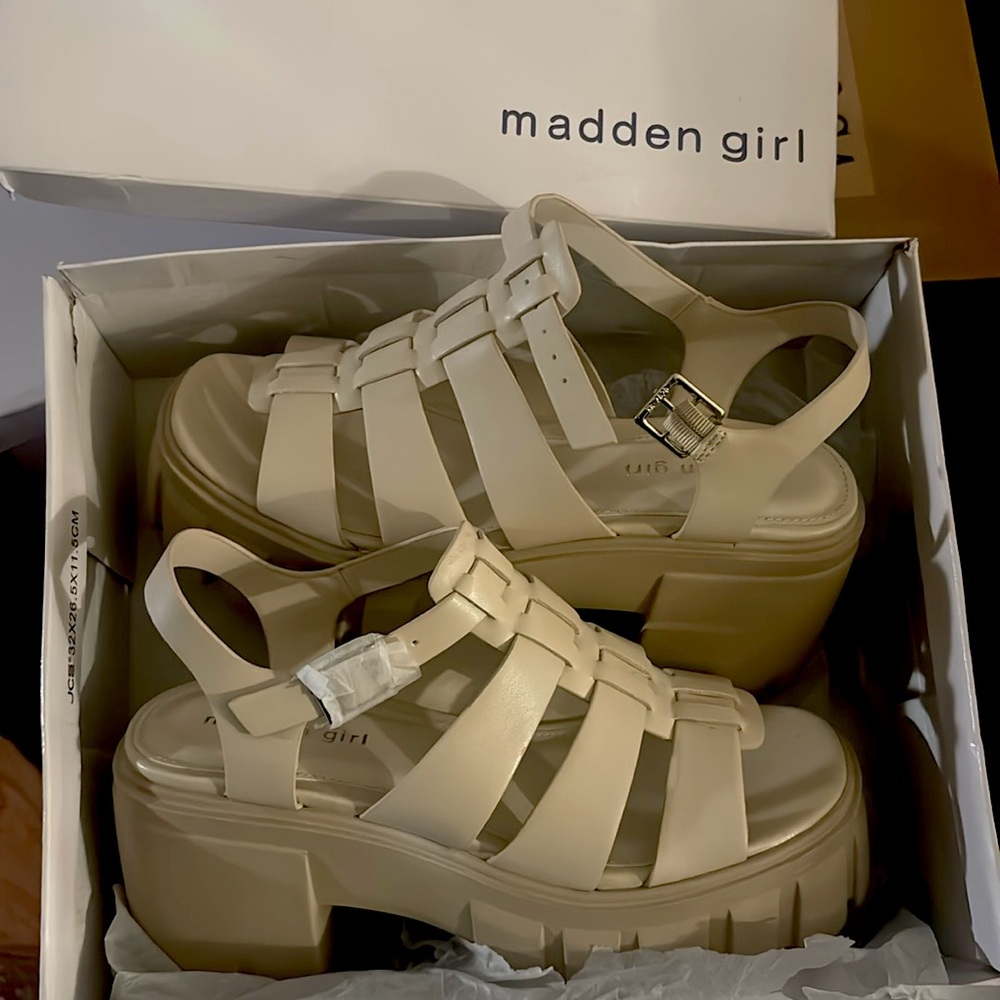 Madden Girl Galaxy off white wedge